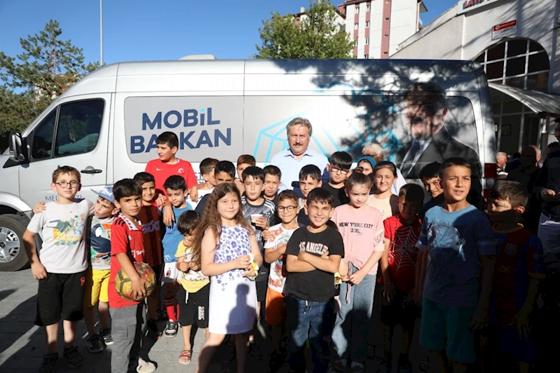 MOBİL BAŞKAN İLK DURAĞINDA YOĞUN İLGİYLE KARŞILANDI