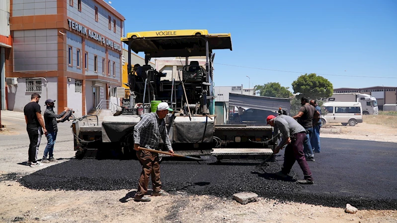 SANAYİ MAHALLESİ’NDEKİ YENİ YOLLAR ASFALTLANIYOR