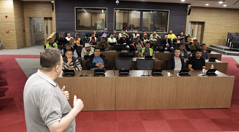 EĞİTİMLİ PERSONELLE DAHA NİTELİKLİ YOLLARA KAVUŞUYORUZ