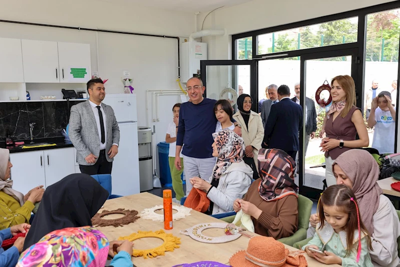 DOSD MERAM’DA ÇOCUKLAR KADAR VELİLER DE “ÖZEL”