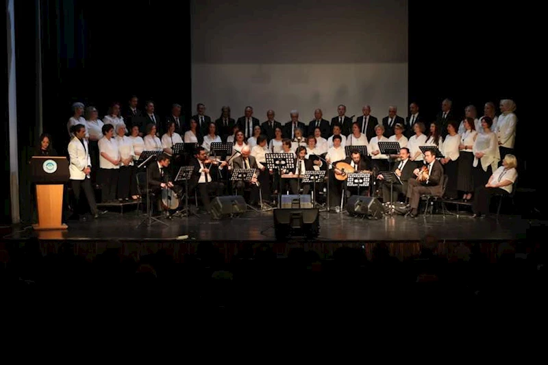 ODUNPAZARI BELEDİYESİ TÜRK MÜZİĞİ KOROSU DİNLEYENLERİNİ MEST ETTİ