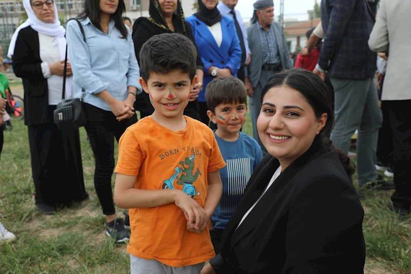 10. Cizre Dil, Kültür ve Sanat Festivali’nin 4. Gününde “Çocuk Atölyesi Sinema Etkinliği” ile devam etti.