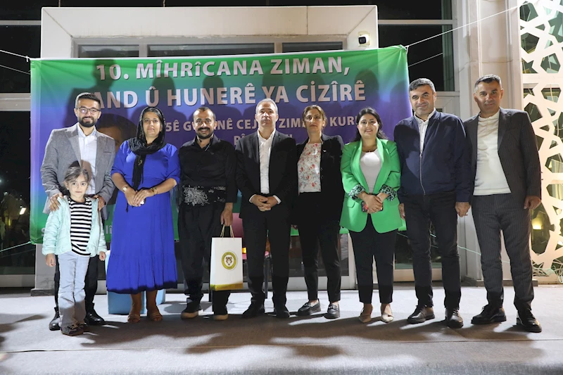10. Cizre Dil, Kültür ve Sanat Festivali’nin 3. Gününde Kürtçe stand-up yapan, kekeme sanatçı Salih Yıldızöz sahne aldı.