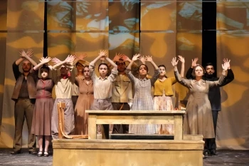 GENÇLİK SAHNESİ KURSİYERLERİ SAHNEDE DEVLEŞTİLER