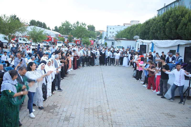 Cizre Dil, Kültür ve Sanat Festivali’nin başlangıcı, halkın yoğun katılımıyla Belediyemiz İtfaiye alanında gerçekleşti.