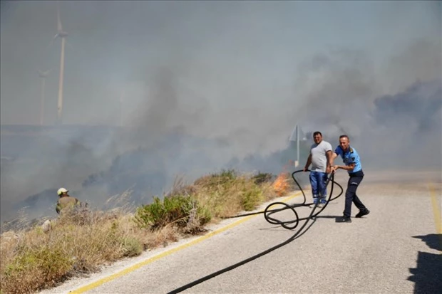 İzmir İtfaiyesi yangınlar için seferber oldu