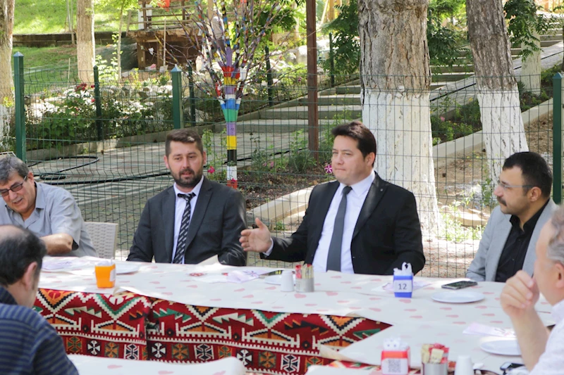 Başkan Derviş Aynacı, Bolvadinli Gazetecilerle Horan Parkı