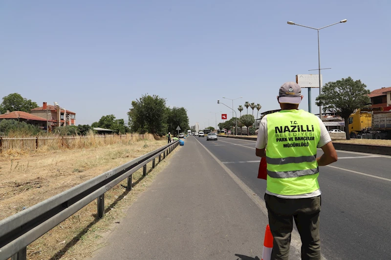 Nazilli Belediyesi’nin çalışmalarıyla karayolunu pırıl pırıl
