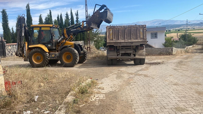 YENİYURT MAHALLESİ`NDE HAFRİYAT TEMİZLİĞİ YAPILDI