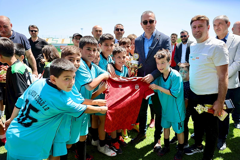 MUZAFFER GÜNER FUTBOL TURNUVASI SONA ERDİ…