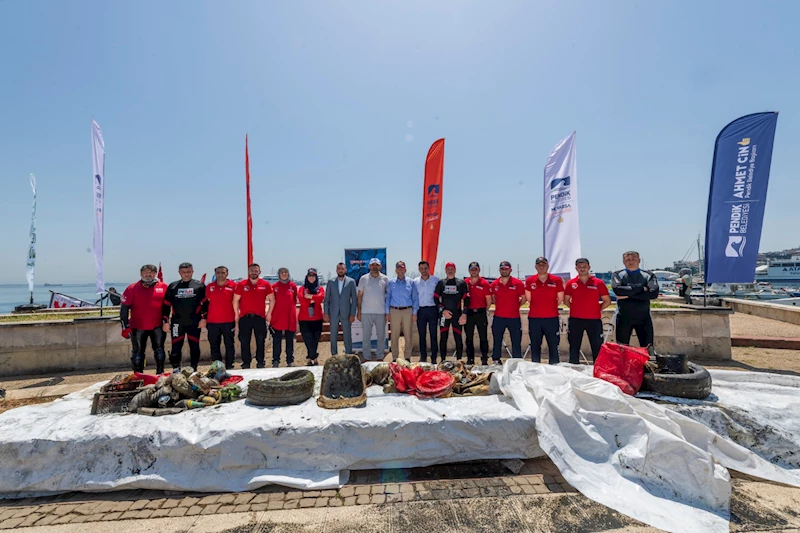 Dalgıçlar, Pendik’te Deniz Dibini Temizledi