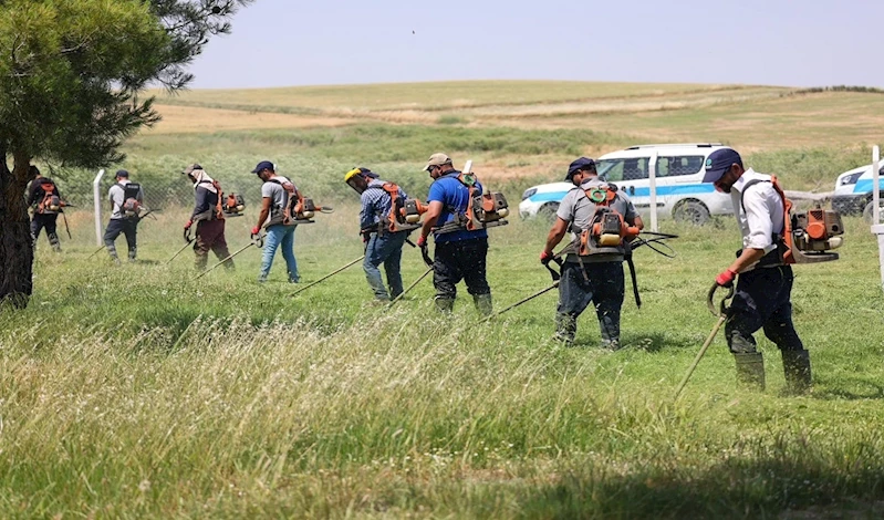 MEZARLIKLAR BAYRAMA HAZIR