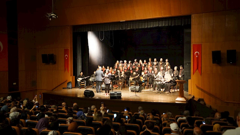 Türk Halk Müziği Korosu Söyledi, Müzikseverler Eşlik Etti