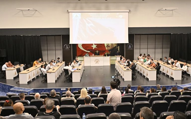 Başkan Uysal, ‘Kimse rahatsız olmasın. Dünya standartlarında hizmet binası kazandıracağız’