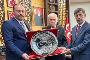 Belediye Başkanımız Sayın Bekir Aksun, Milliyetçi Hareket Partisi Genel Başkanı Sayın Devlet Bahçeli’yi makamında ziyaret etti.