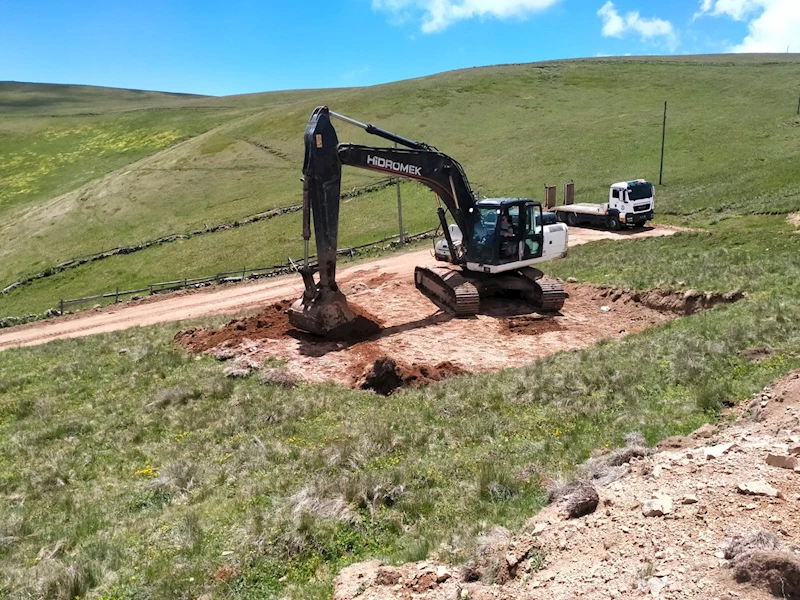 BÜYÜKŞEHİR BELEDİYESİ KAÇAK EV TEMELLERİNİN KAPATILMASINA DESTEK VERDİ