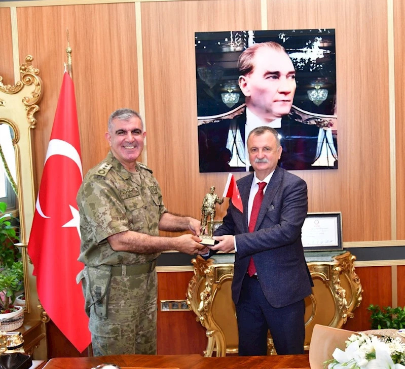 BAŞKAN BALABAN TUGAY KOMUTANI ALPTEKİN’İ AĞIRLADI