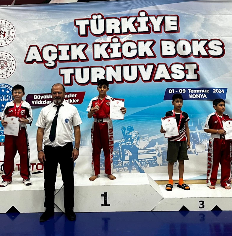 MERAM BELEDİYESPOR KİCK BOKSÇULARI MADALYA OLUP YAĞDI