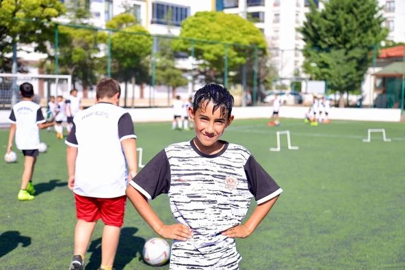 AKSARAY YAZ SPOR OKULLARI 700 ÇOCUĞA SAĞLIKLI YAŞAM VE EĞLENCE DOLU YAZ SUNUYOR
