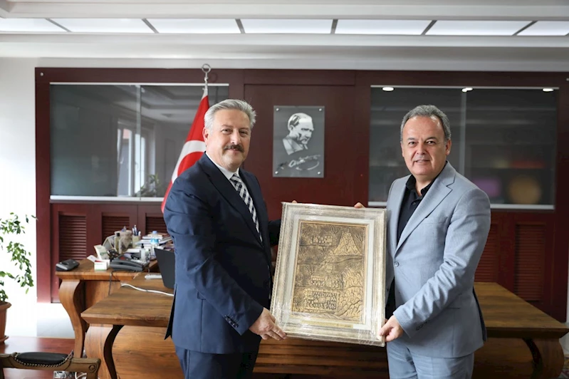 BAŞKAN PALANCIOĞLU’NDAN MELİKGAZİ KAYMAKAMI BÜLENT KARACAN’A ZİYARET