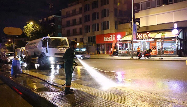 Başkentin En Yoğun Caddelerinde Gece Temizliği
