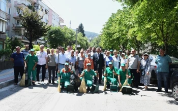 Vatandaşlar Ve Belediye Ekipleri Osmangazi’yi Birlikte Temizliyor