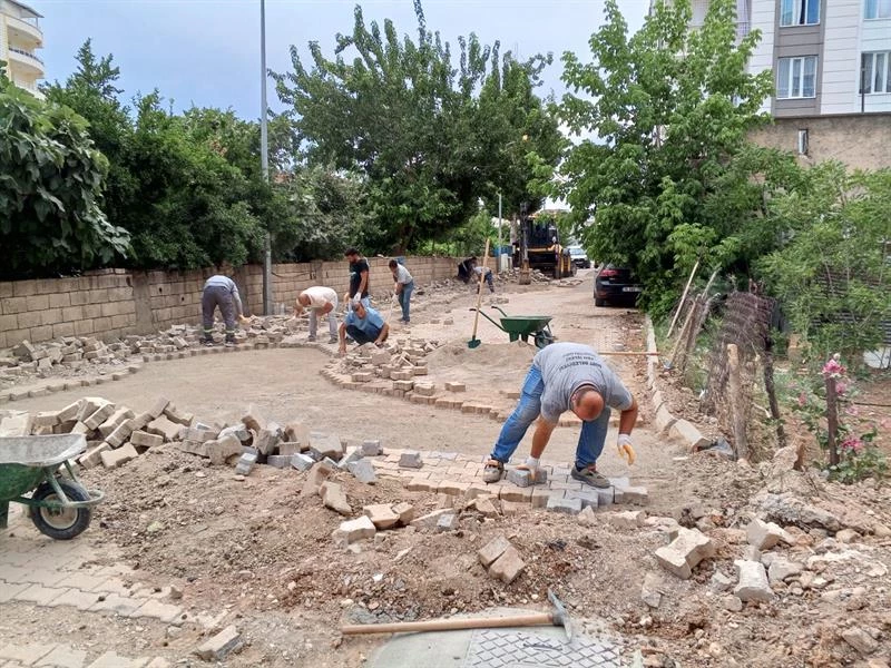 Sokak ve Caddelerde Parke Onarım Çalışması Devam Ediyor