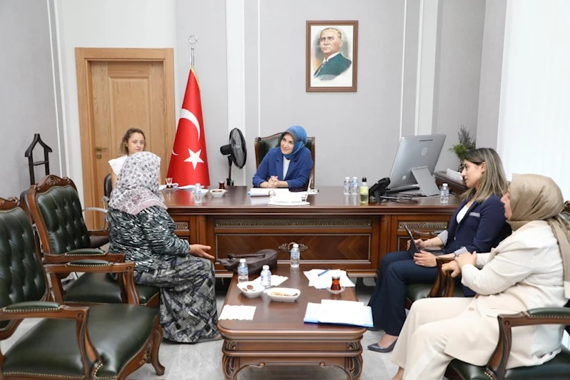 Afyonkarahisar Valisi Kübra Güran Yiğitbaşı İlçemizde Gerçekleşen Halk Toplantısında Vatandaşları Dinledi