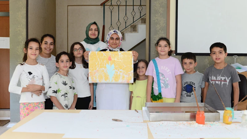 Minikler Hayal Gücünü Ebru Sanatına Döktü