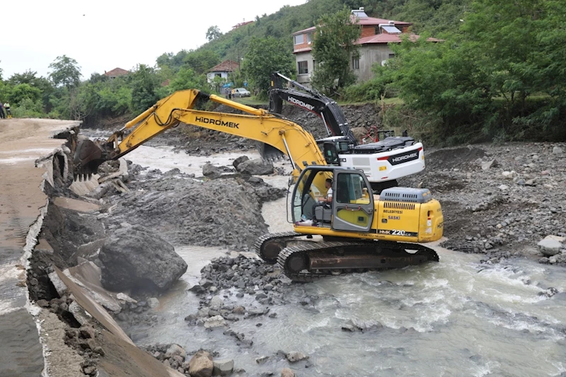 Büyükşehir tüm ekip ve ekipmanlarıyla sahada