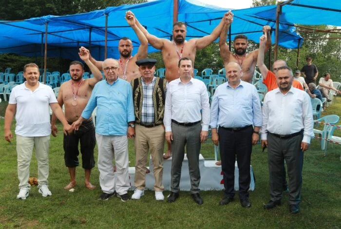 ÜNYE’DE, PEHLİVANLAR KIYASIYA GÜREŞTİ