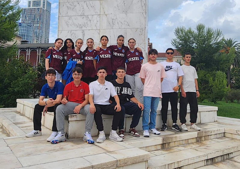 Başkan Kaya’dan sporculara forma desteği