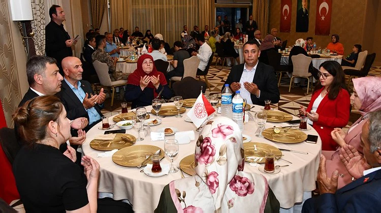 BAŞKANIMIZ, ŞEHİT AİLELERİ VE GAZİLERİMİZ ONURUNA DÜZENLENEN YEMEK PROGRAMINA KATILDI