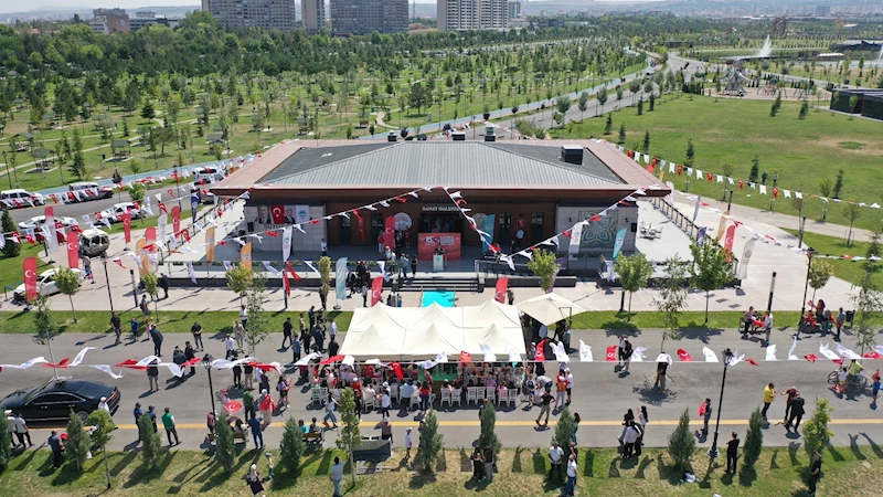 Büyükşehir’in 15 Temmuz’u Unutturmayan ‘Milletin Zaferi KAYMEK Gurur Sanat Sergisi’ Açıldı