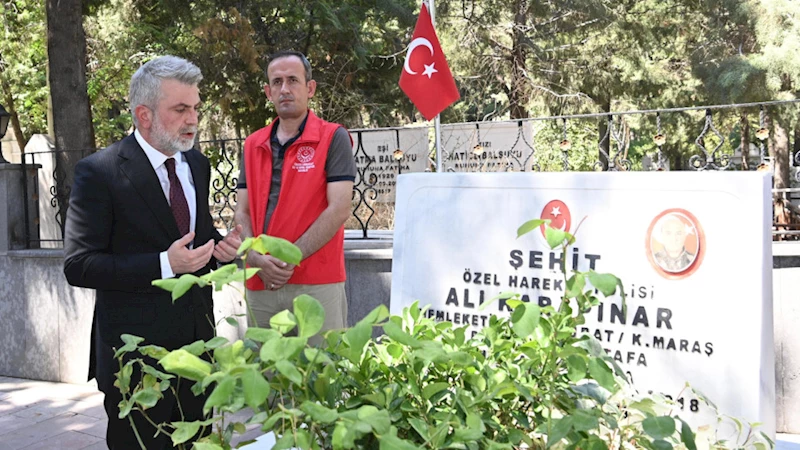 15 Temmuz Demokrasi ve Milli Birlik Günü’nde Şehitler Kabirleri Başında Anıldı