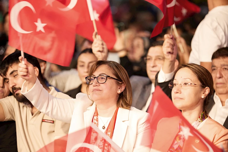 GAZİ ŞEHİRLİLER, DESTANSI DİRENİŞ 15 TEMMUZ’DA MEYDANLARDAYDI