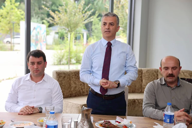 BAŞKANIMIZ İLÇE KAYMAKAMIMIZ İÇİN DÜZENLENEN VEDA YEMEĞİNE KATILDI