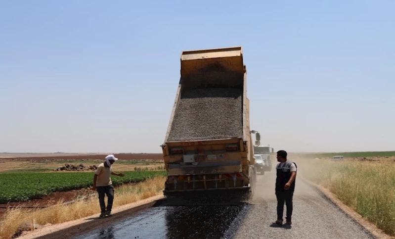 Büyükşehir’den Hilvan Kırsalında Sathi Kaplama Asfalt Çalışması