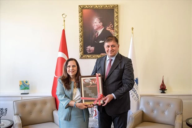 KKTC İzmir Başkonsolosu İnanıroğlu’ndan Başkan Tugay’a ziyaret