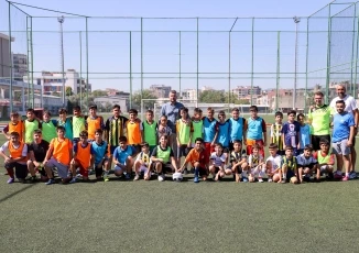Başkan Görkem Duman, futbol kurslarını ziyaret etti
