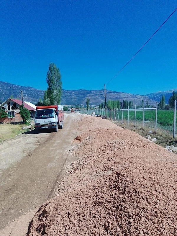 Salur - Imırcık Mahalleleri Arası Yolumuzda Asfalt Öncesi Stabilize Yol Yapım Çalışmalarımıza Hızla Devam Ediyoruz !