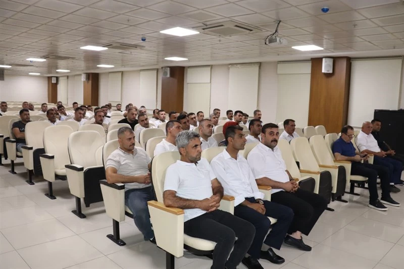Siirt Belediyesi Eşbaşkanı Sofya Alağaş, Ulaşım Kalitesini Artırmak İçin Halk Otobüsü Şoförleri ile Bir Araya Geldi