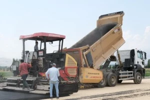 Sıcak Asfalt Serim Çalışmalarımız Devam Ediyor.