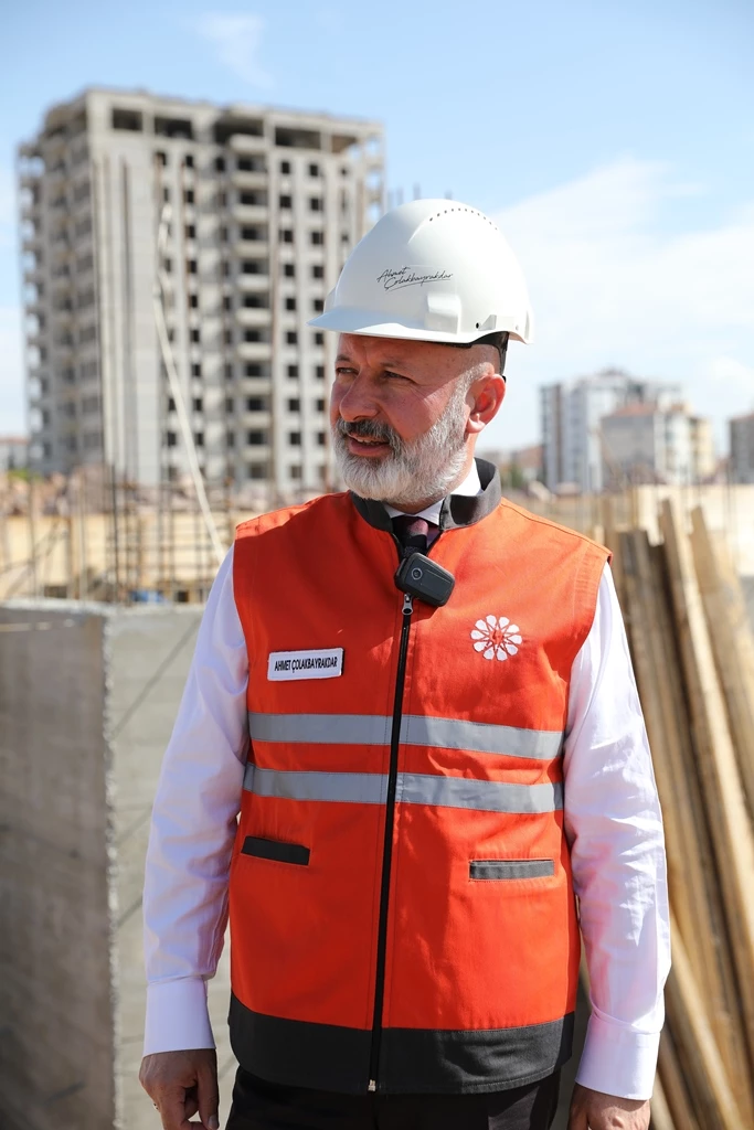 BAŞKAN ÇOLAKBAYRAKDAR, “KENTSEL DÖNÜŞÜMLE ŞEHRİ, DAHA DİRENÇLİ HALE GETİRİYORUZ”