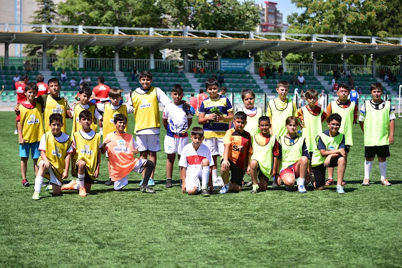 Büyükşehir’den 2 Bin 500 Kişi İle 1’inci Yaz Dönemi Spor Şenliği