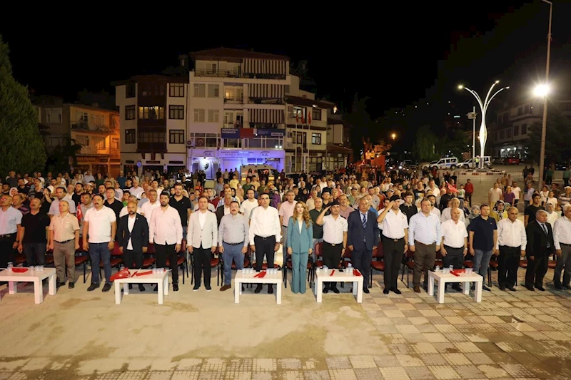 8. Yıldönümünde 15 Temmuz: Kaymakam, Başsavcı ve Vatandaşlar Meydanlardaydı