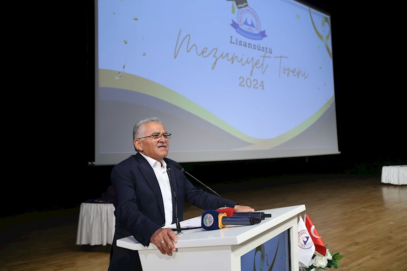 Başkan Büyükkılıç, ERÜ 2023-2024 Lisansüstü Mezunlarının Heyecanına Ortak Oldu