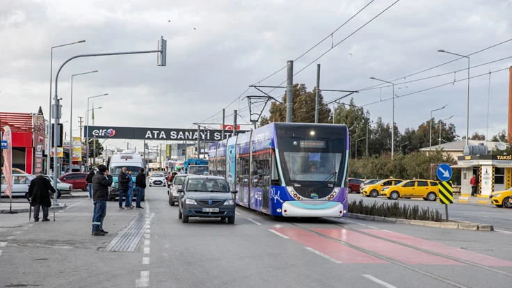 Çiğli ve Karşıyaka tramvay hatlarında aktarmasız ulaşım kolaylığı başlıyor
