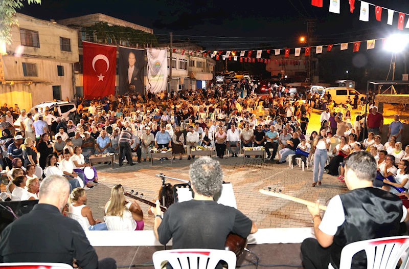 Toroslar Belediyesinin düzenlediği Üzüm Hasat Etkinliğinde renkli görüntüler vardı