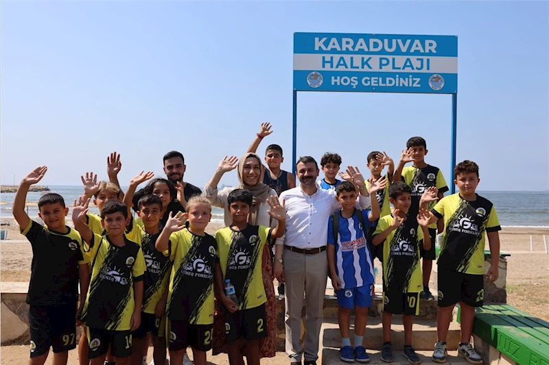 AKDENİZ’İN İLK HALK PLAJI KARADUVAR’DA AÇILDI